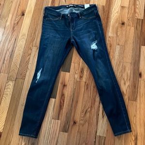 Hollister size 13 jeggings. In great shape! Look new!